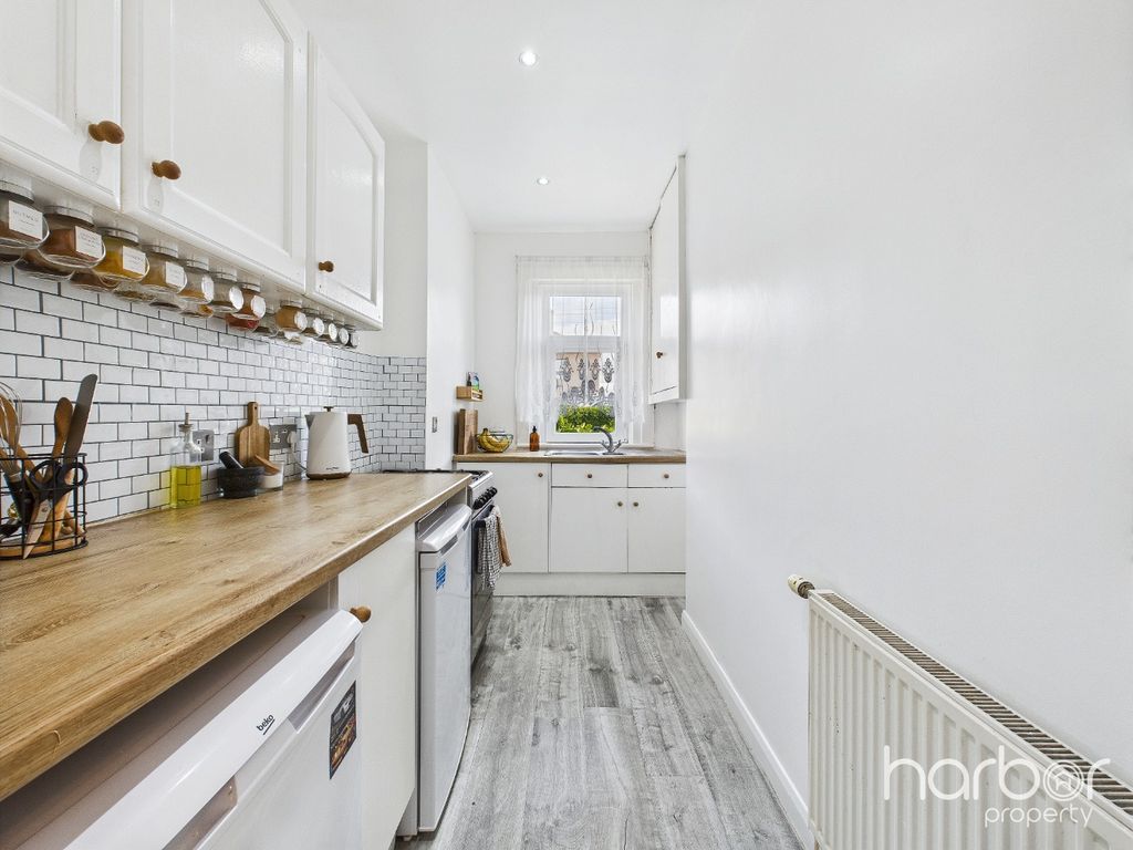 Property photo 2 of 17 4411435