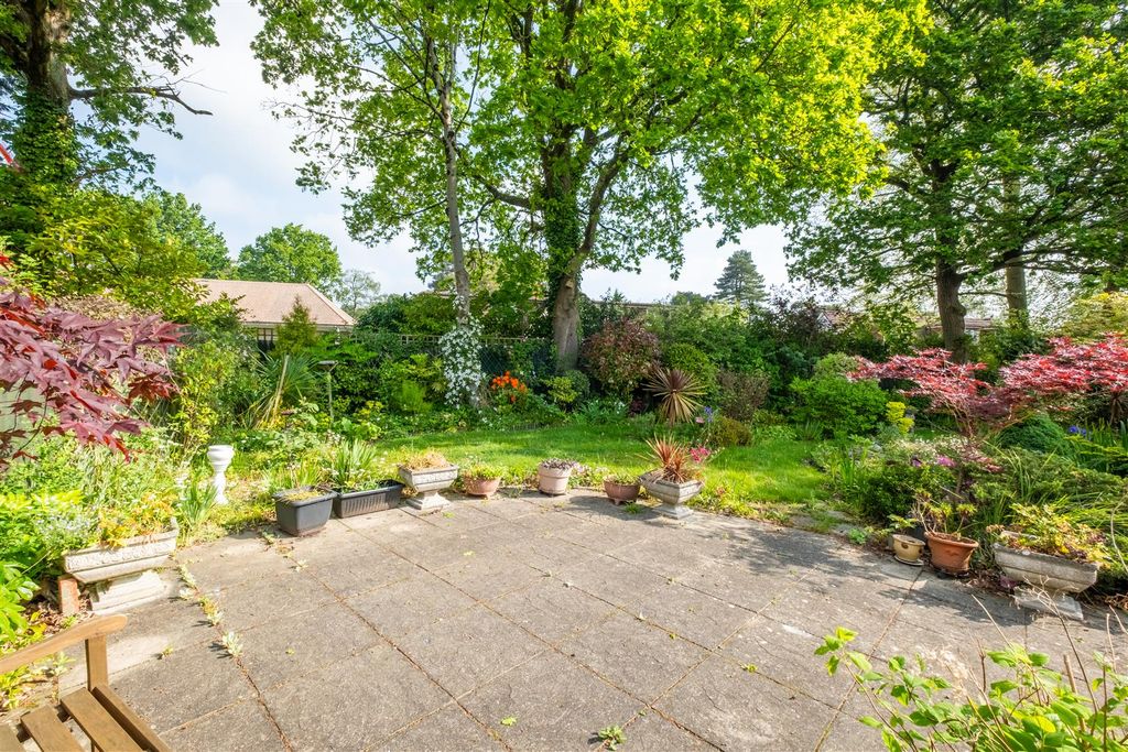 Property photo 2 of 28