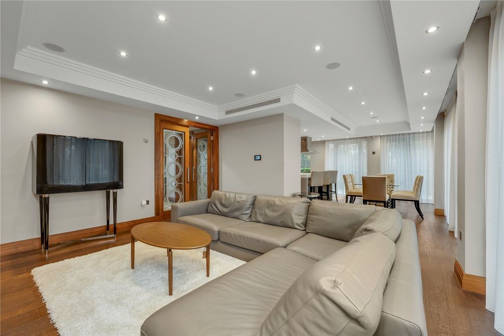 Property photo 3 of 22 Reception