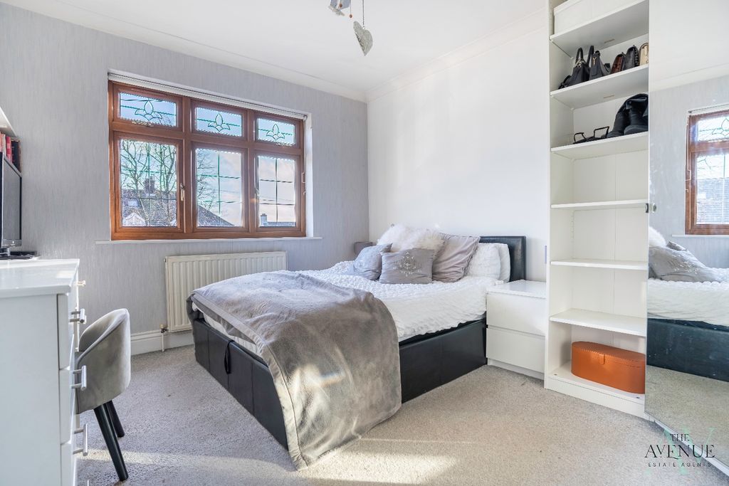 Additional image 12 of 5 bed detached house for saleConnaught Avenue, Grays RM16