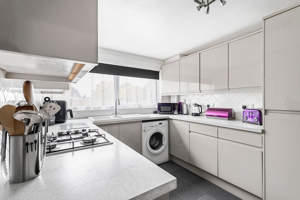 Property photo 3 of 21