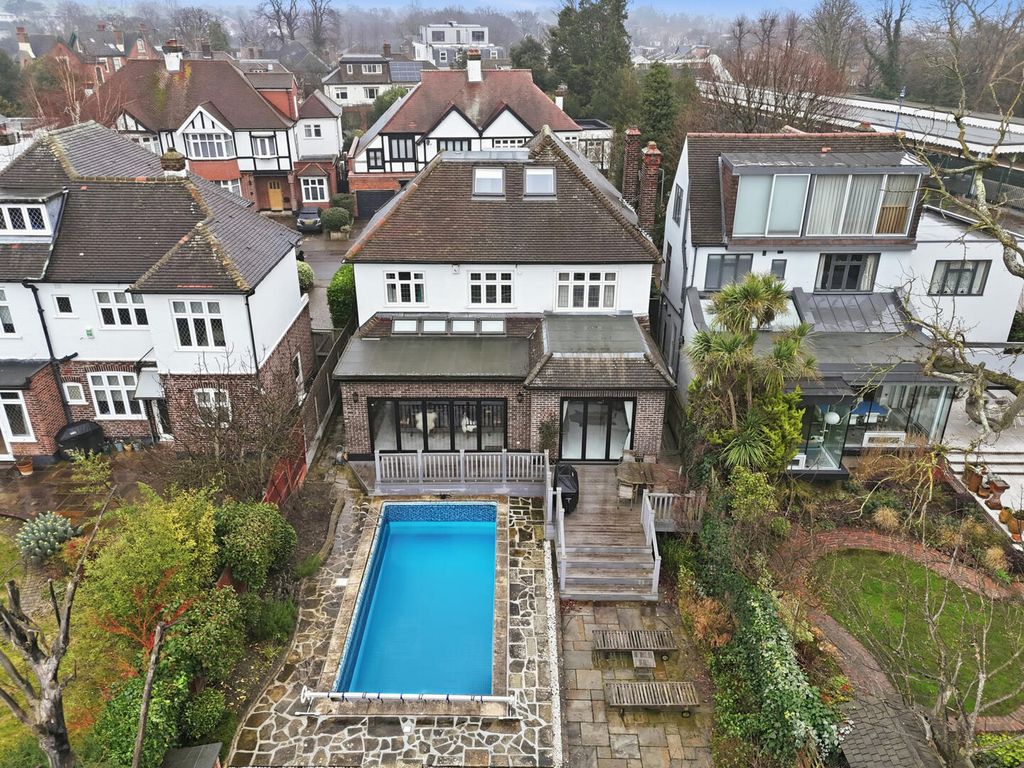 Property photo 2 of 30 Swimming Pool