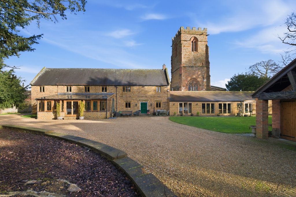 Property photo 2 of 34