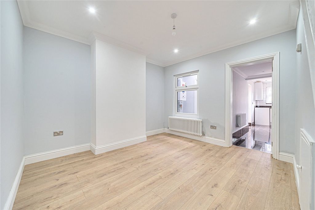 Property photo 3 of 16 Picture No. 23