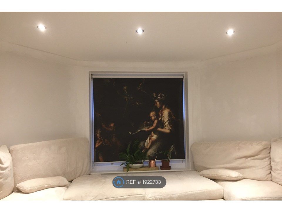 Property photo 1 of 32 Living Room - Window Seat