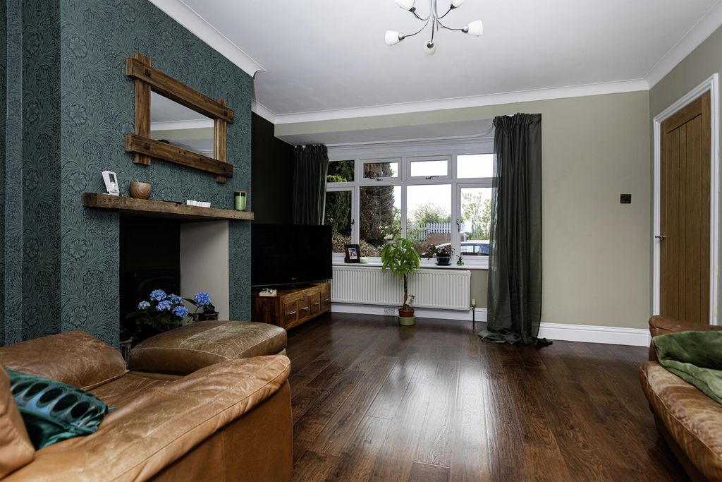 Property photo 2 of 27 Living Room