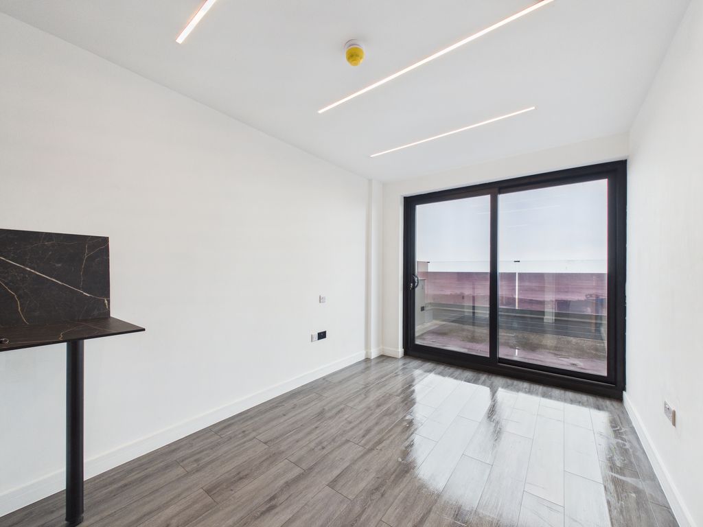 Property photo 3 of 10 Open Plan Lounge