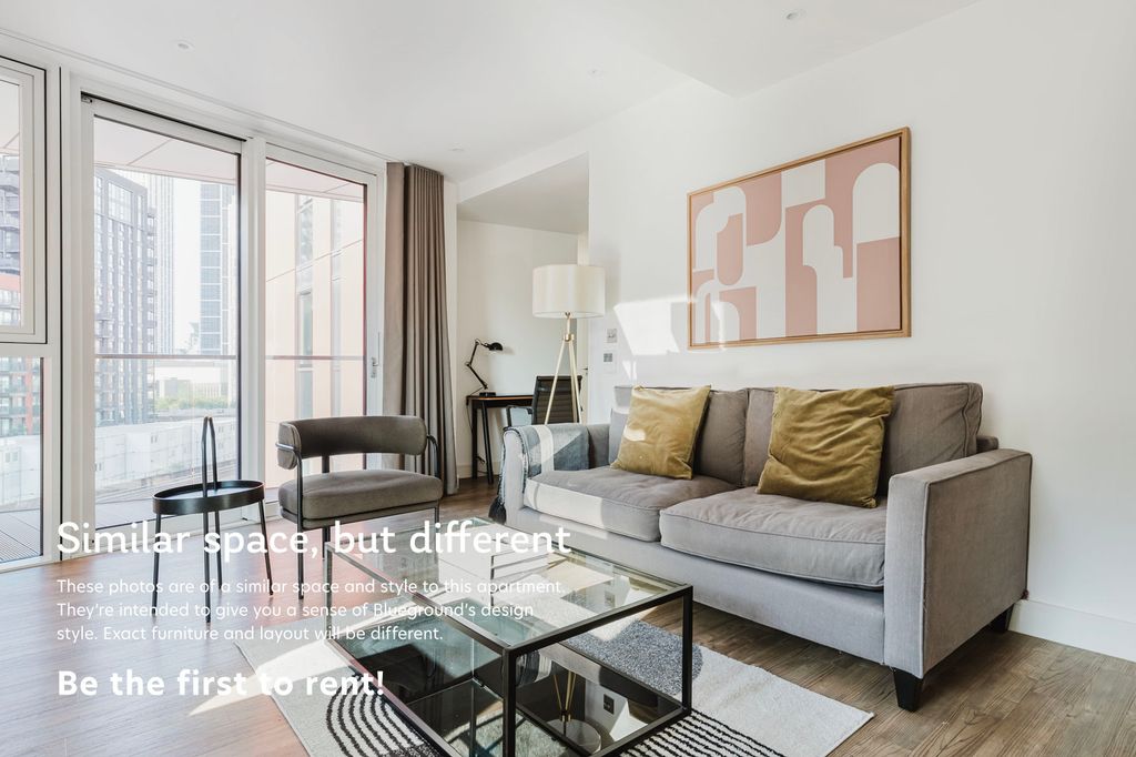 Property photo 1 of 18 Living Room