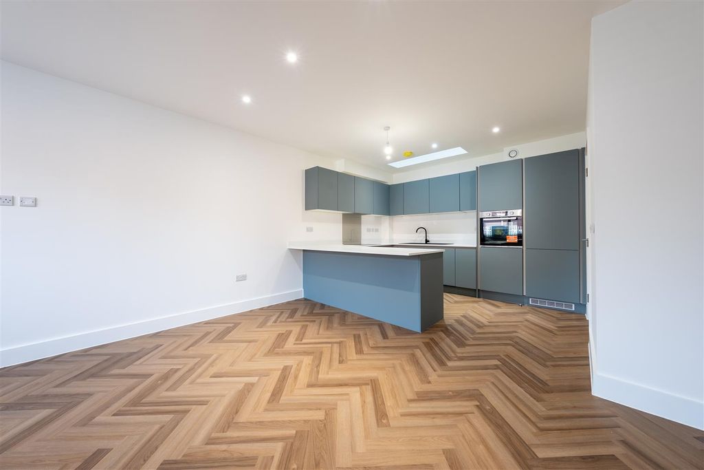 Property photo 2 of 13 Kit15.Jpg