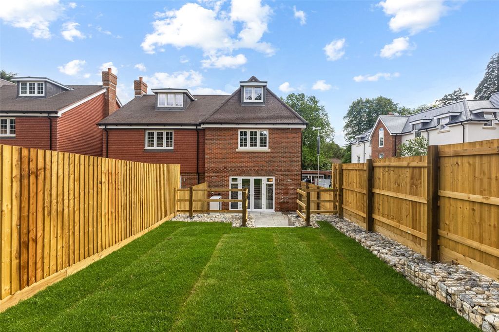 Property photo 3 of 23 Picture No. 05