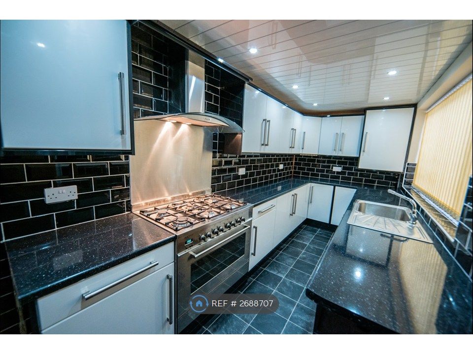 Property photo 2 of 32 Kitchen