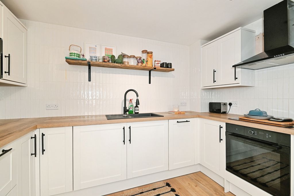 Property photo 2 of 9 Pbox-Img.Jpg