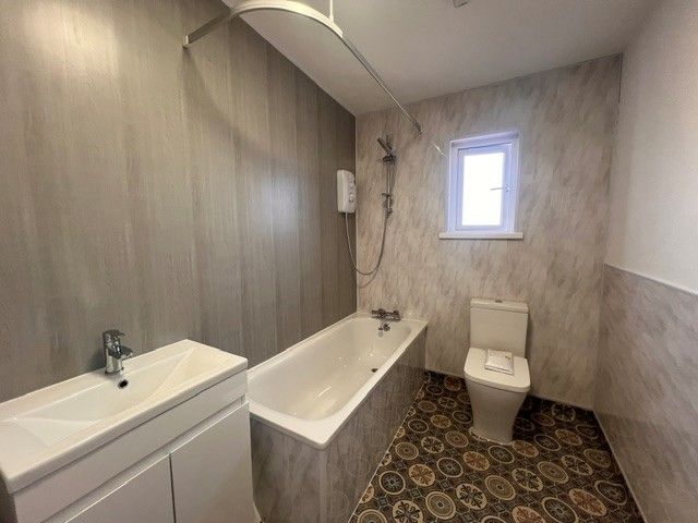 Property photo 2 of 6 Bathroom