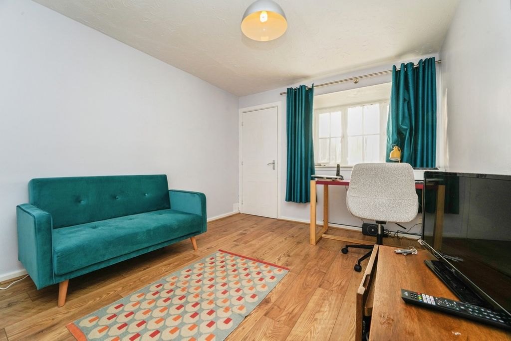 Property photo 2 of 11 Lounge