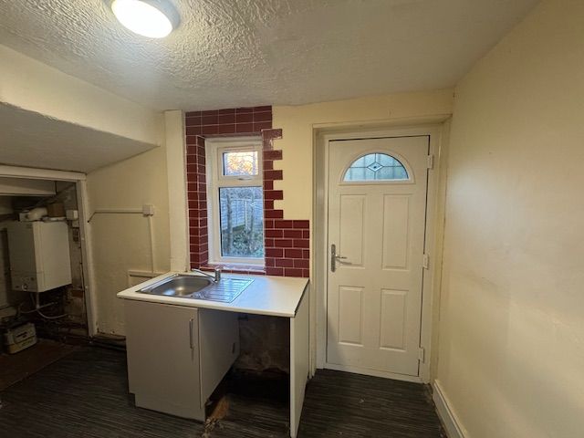 Property photo 3 of 8 Entrance Porch