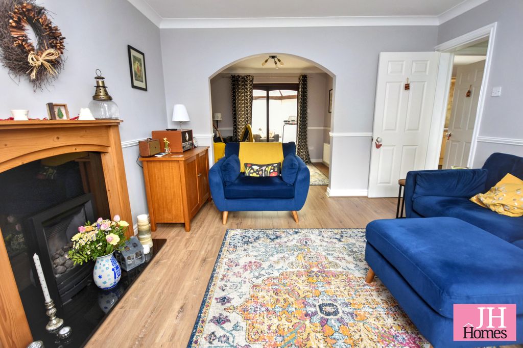 Property photo 3 of 23