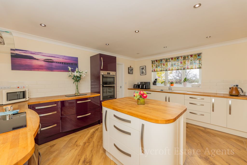 Property photo 2 of 23