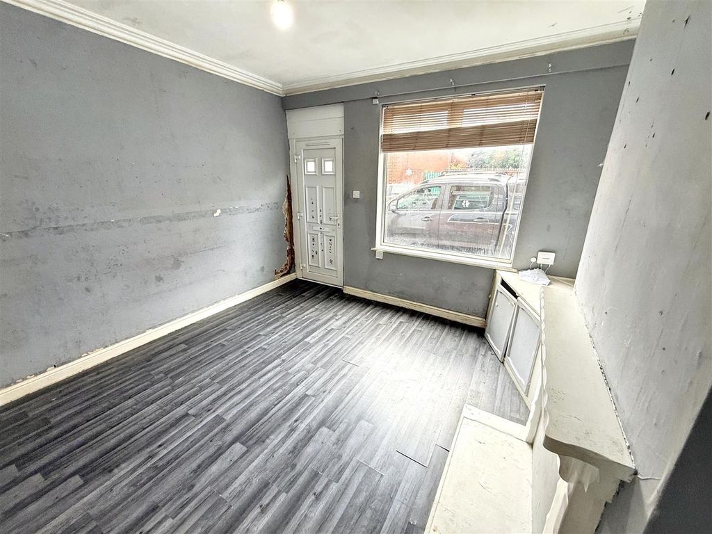 Property photo 2 of 8 20260829184558_20260829-Interior-7-2Ukbamhaxzug0iv