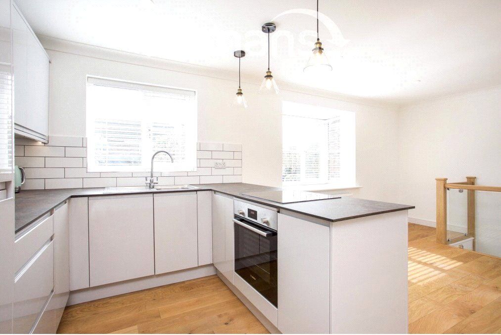 Property photo 2 of 9 Kitchen