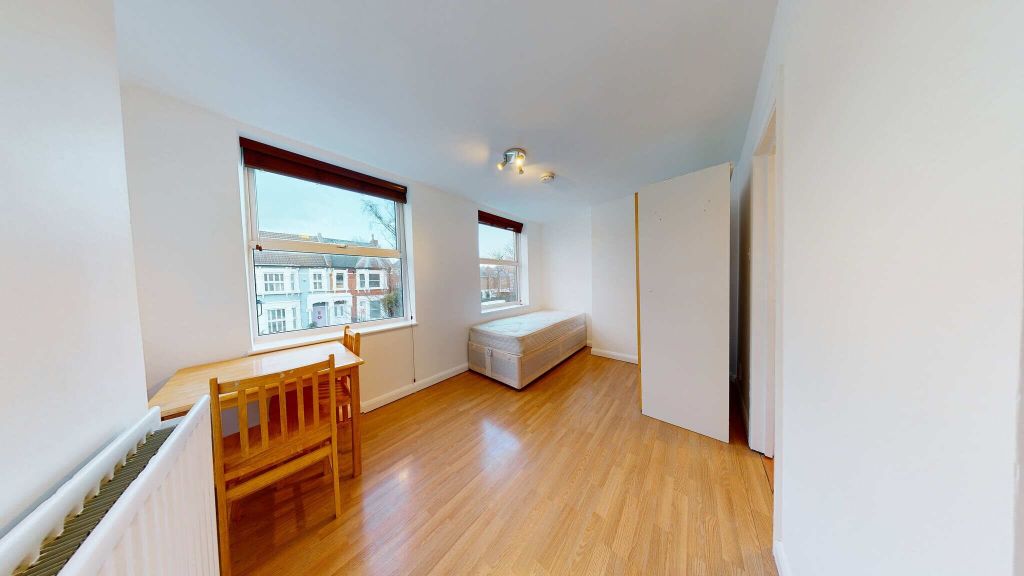 Property photo 1 of 8 Bedroom