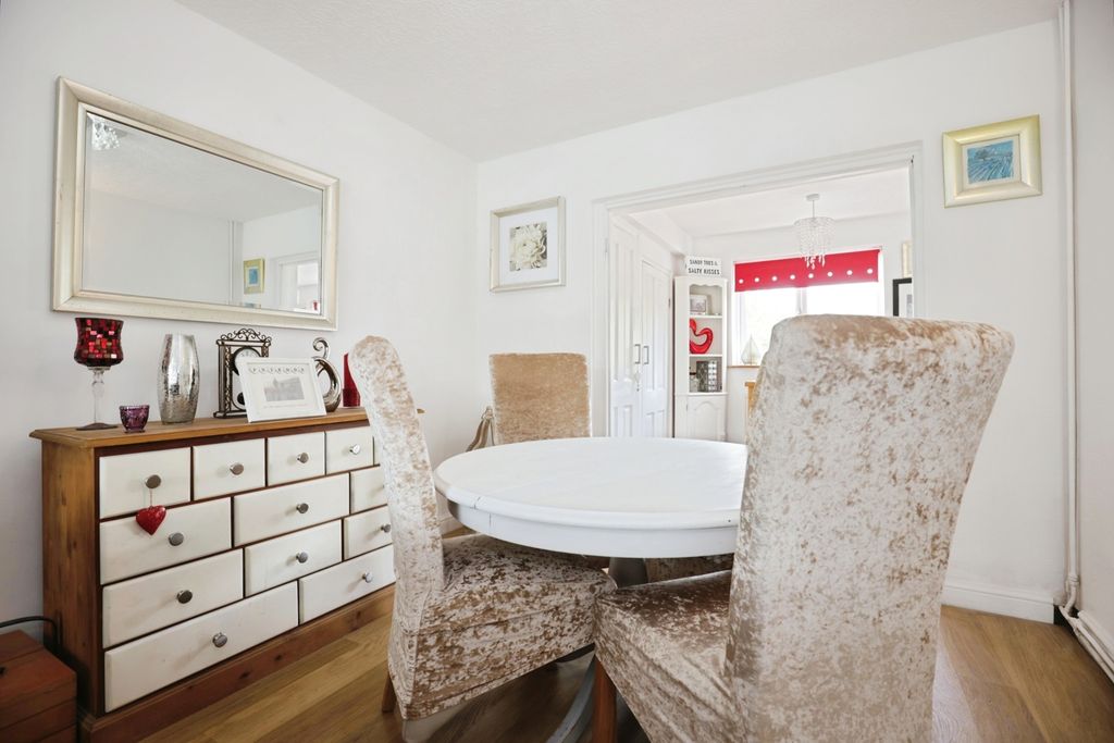 Property photo 3 of 17 Photo