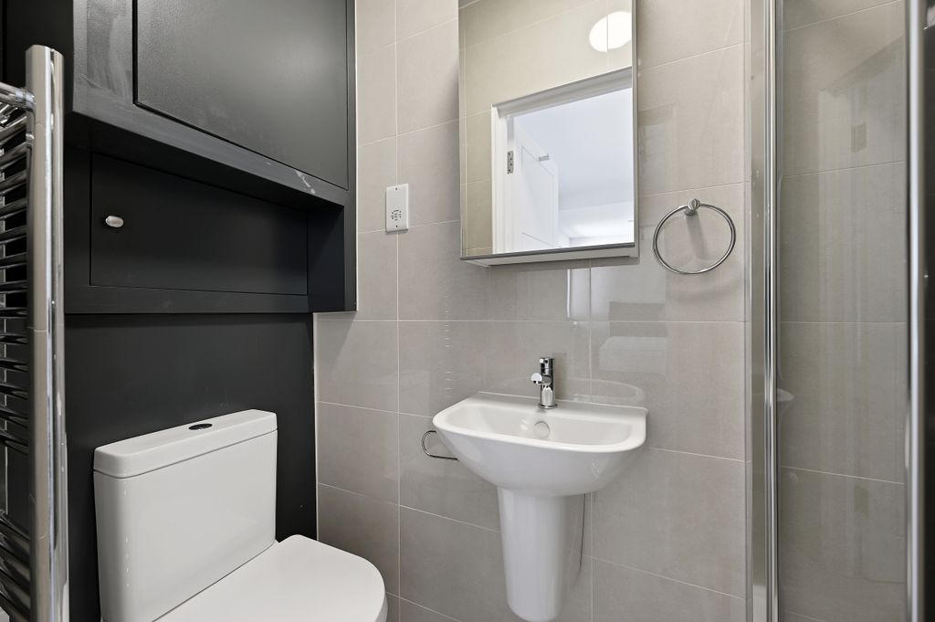 Property photo 3 of 9 Cs - 144 Hagden Lane - Studio19 Ensuite3 (1).Jpg