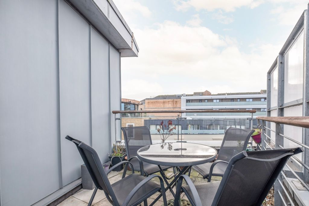 Property photo 3 of 9 Terrace