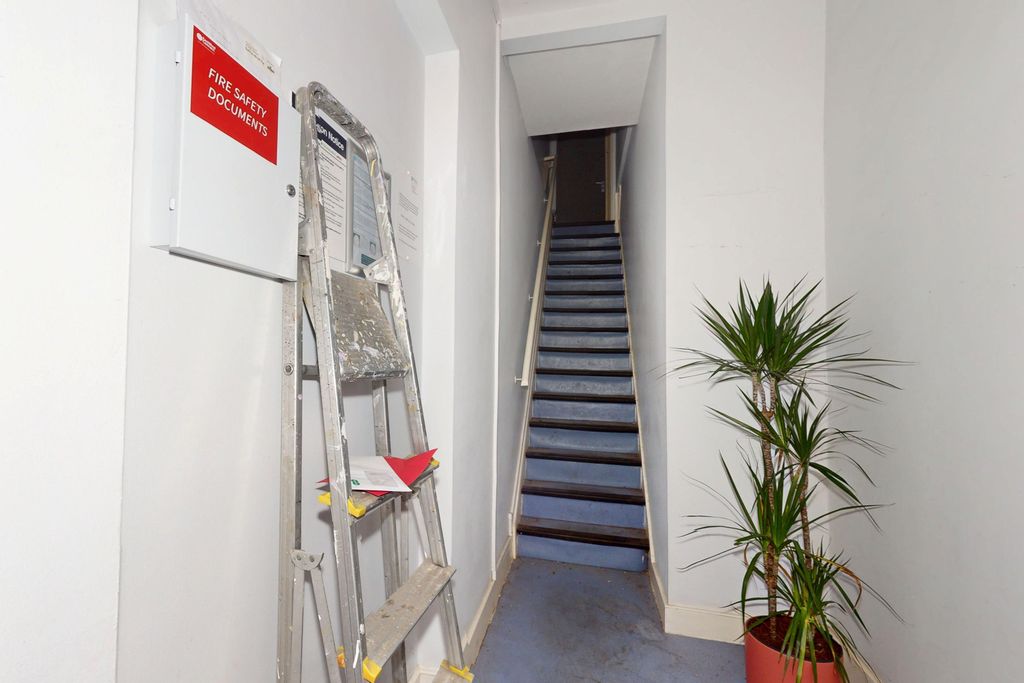 Property photo 2 of 19 Flat 2, 8-10 Uxbridge Road, Hanwell, London, W7 3Pp