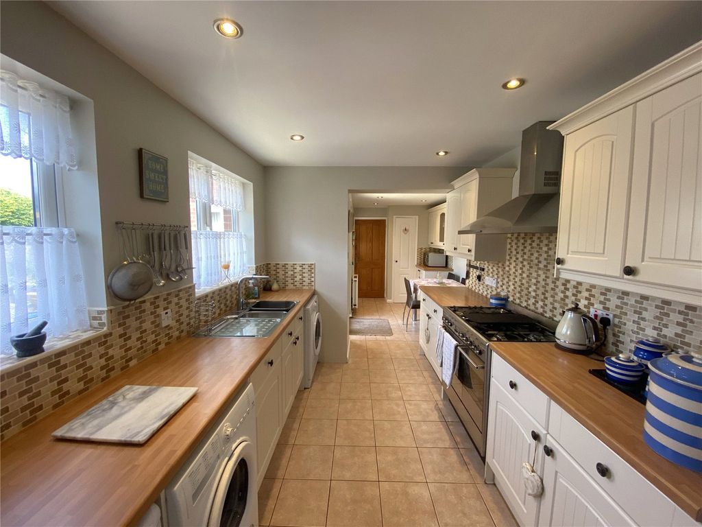 Property photo 2 of 28 Picture No. 82