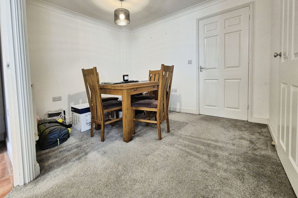Property photo 3 of 9 Dining Room