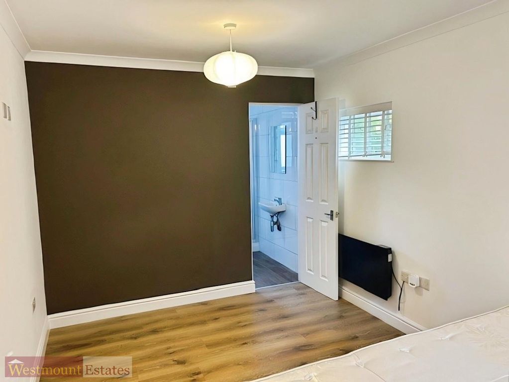 Property photo 2 of 5 Studio Room