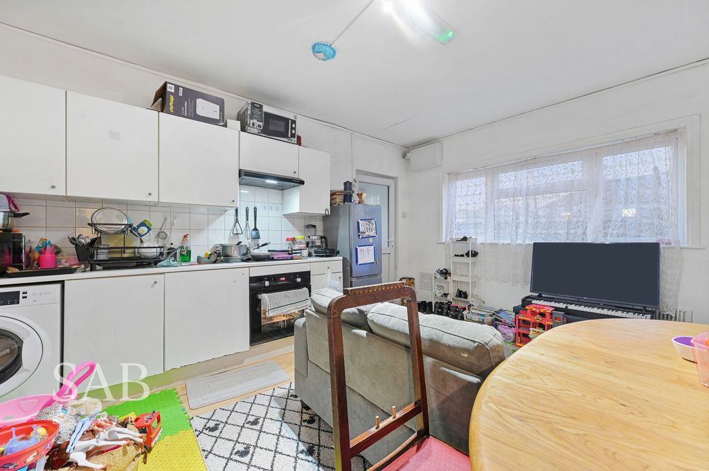 Property photo 3 of 13