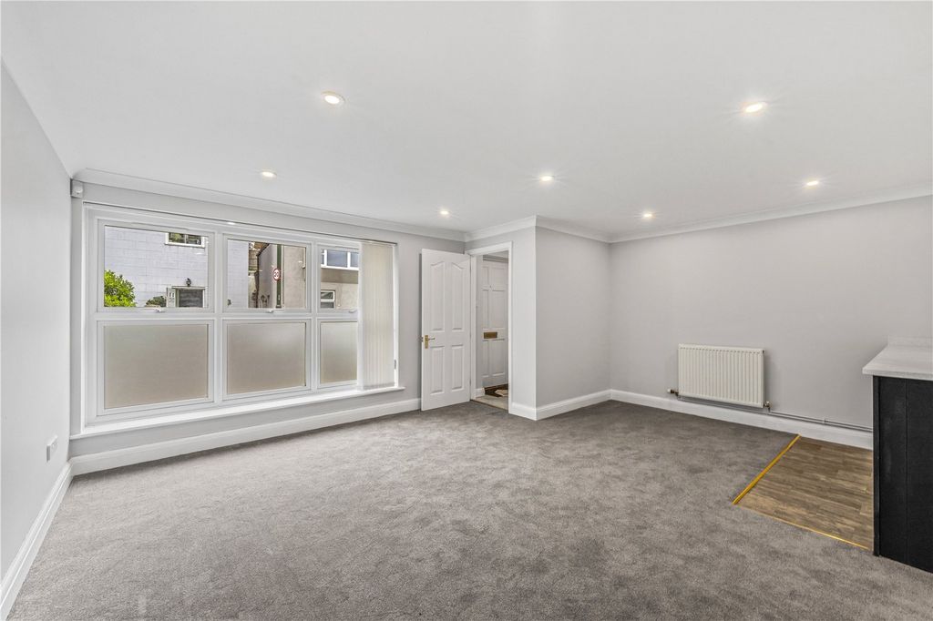 Property photo 3 of 11 Picture No. 22