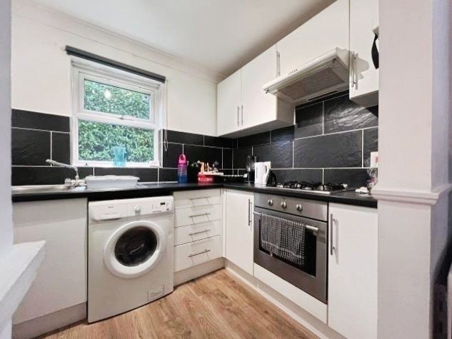 Property photo 3 of 5 Kitchen