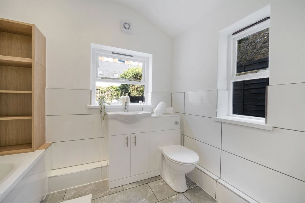 Property photo 3 of 34 Bathroom