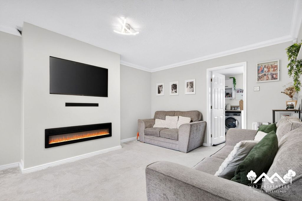 Property photo 3 of 38