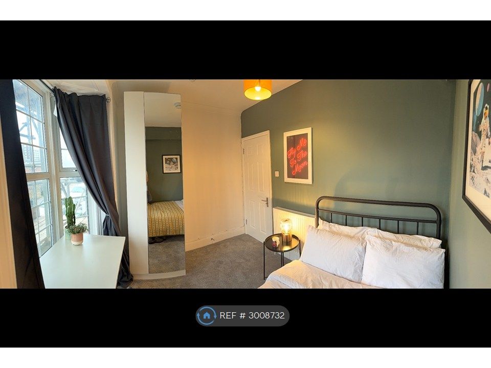 Property photo 3 of 13 Room 2 £550 Pcm