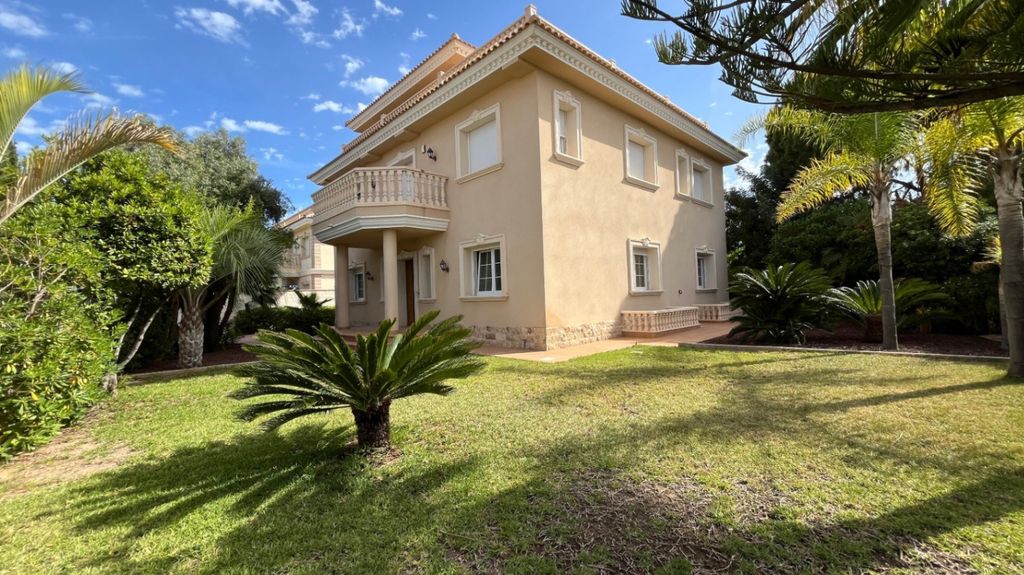 Property photo 2 of 43