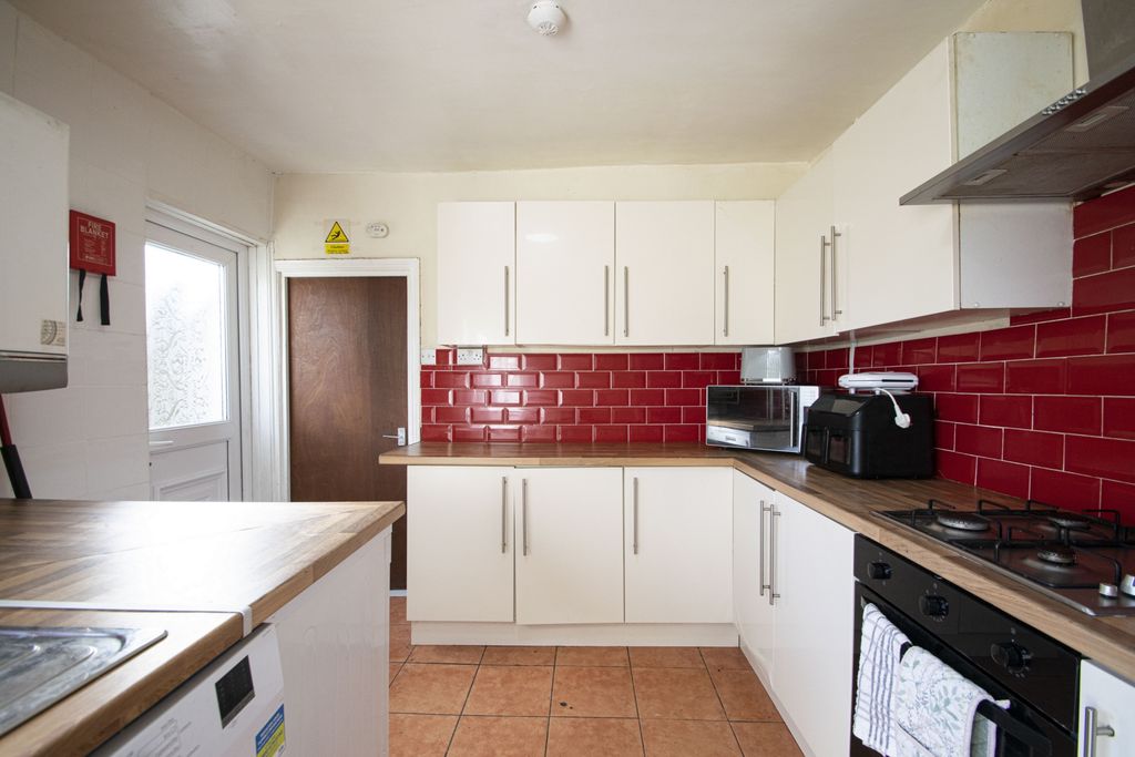 Property photo 3 of 14 Photo 4