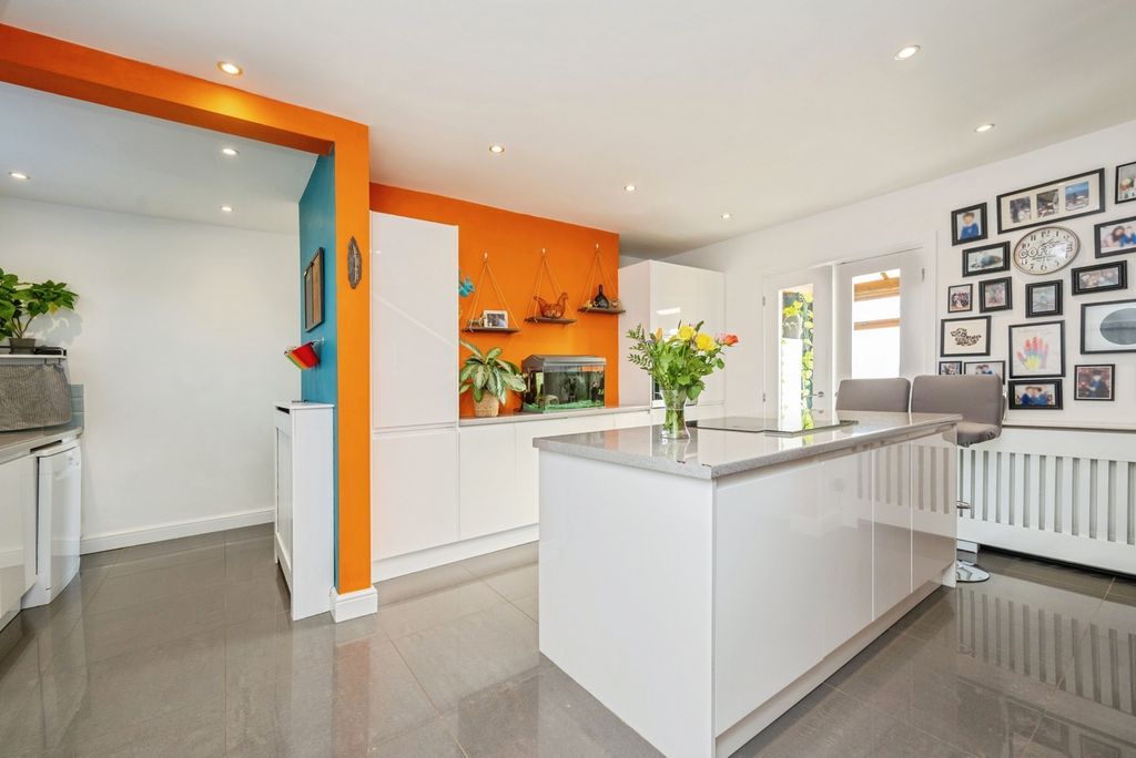 Property photo 2 of 30 Pbox-Img.Jpg