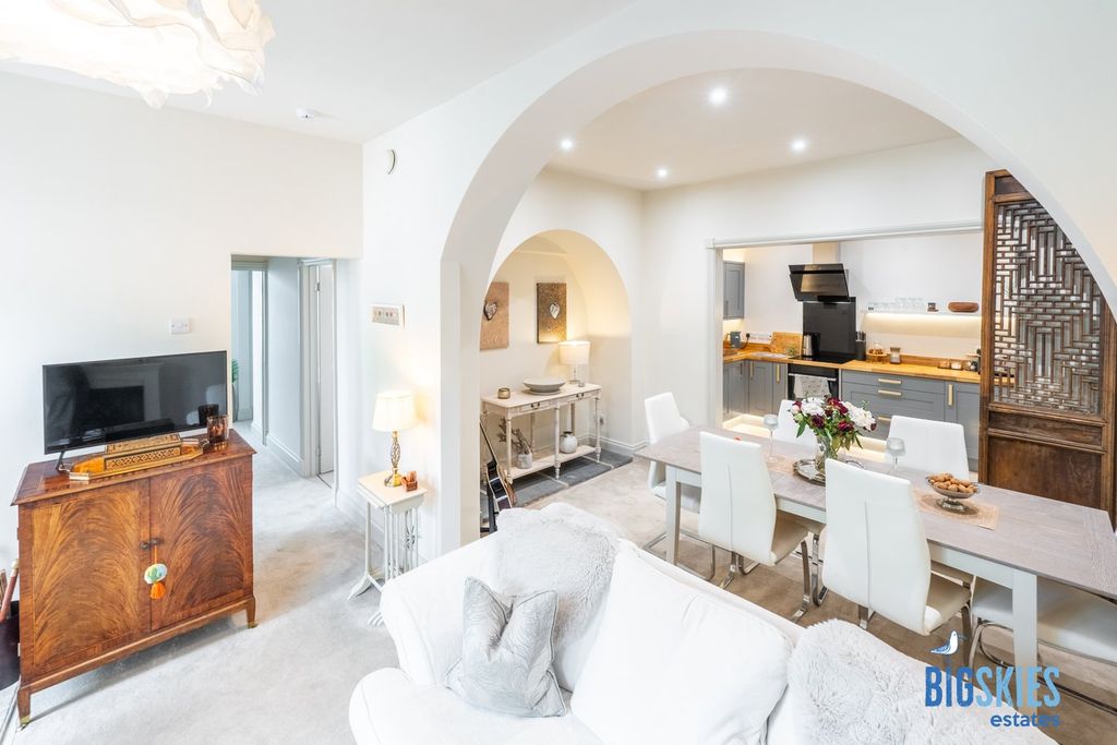 Property photo 1 of 30 Open Plan Living Room