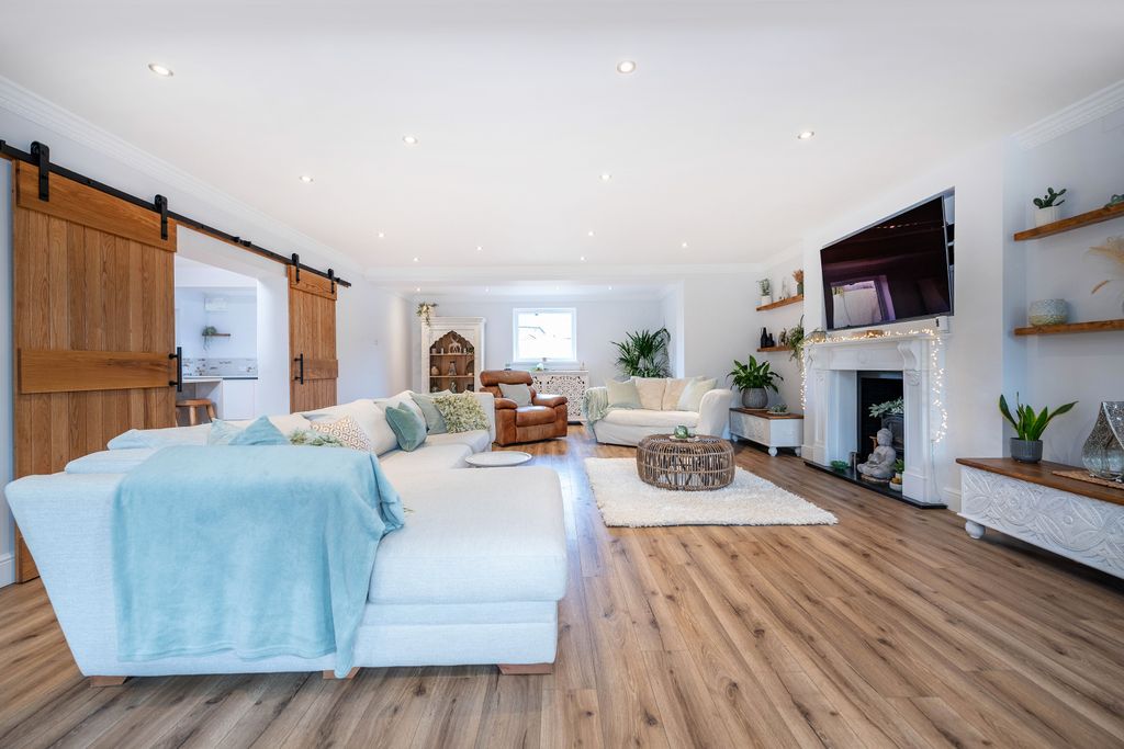 Property photo 3 of 26 7M9Fsl2B