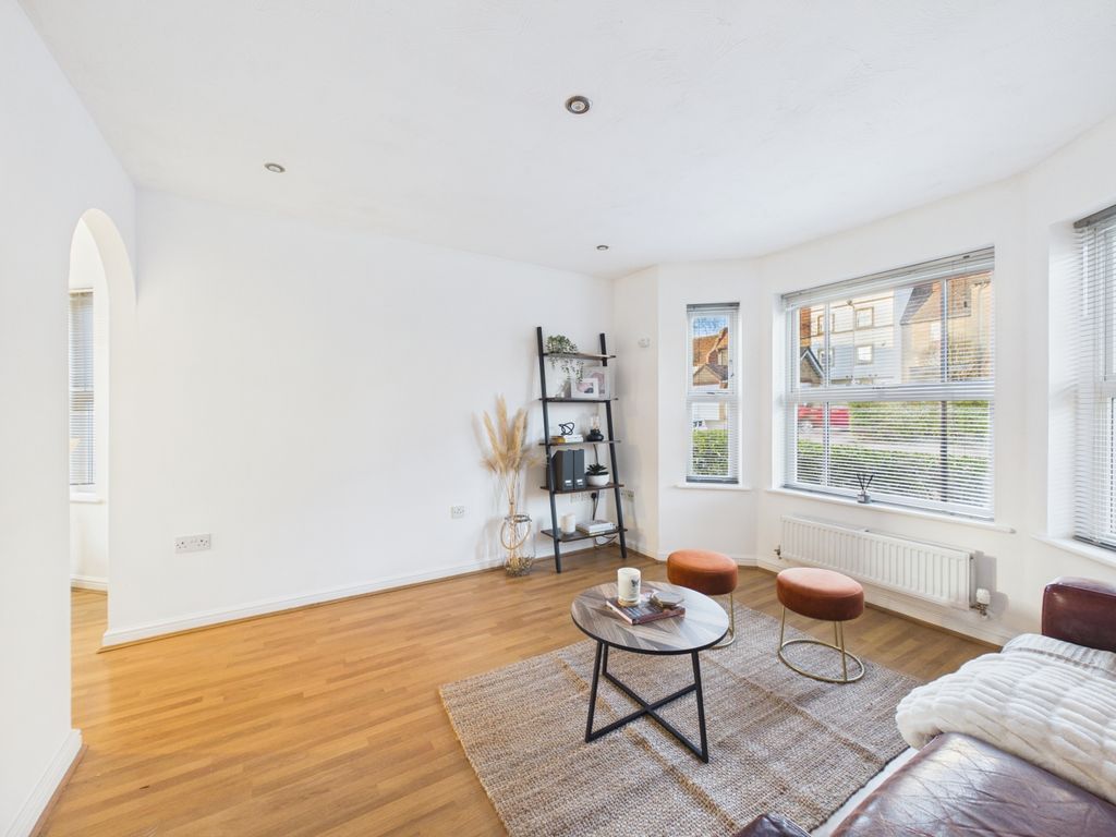 Property photo 3 of 13 Lounge