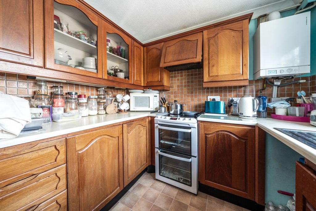 Property photo 2 of 17 1305069-12-684c3d...