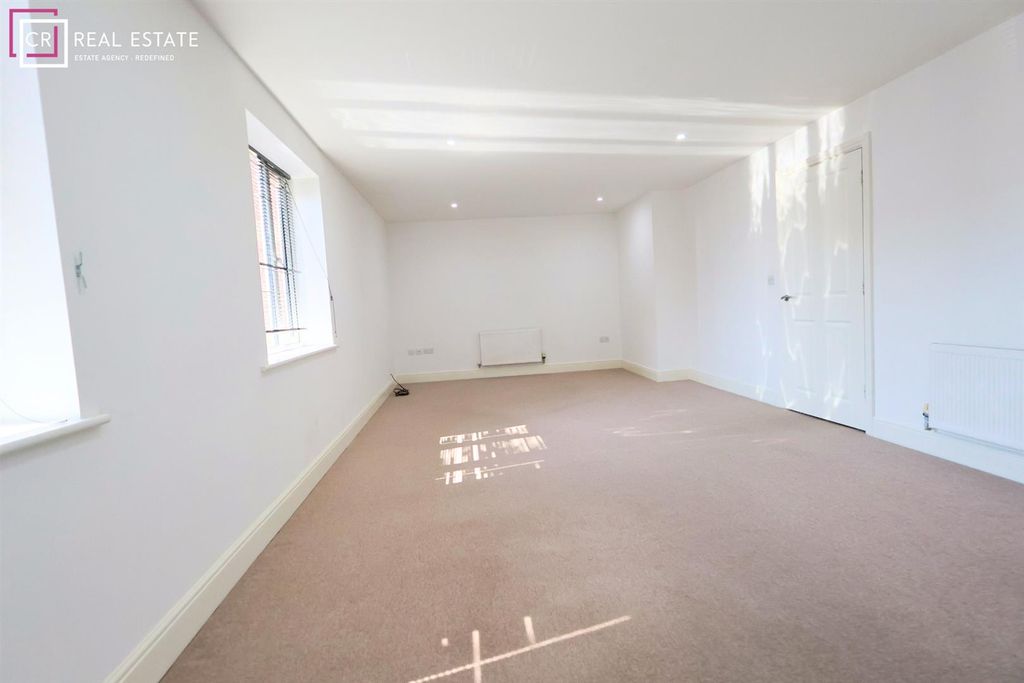 Property photo 2 of 6 Openplan Lounge