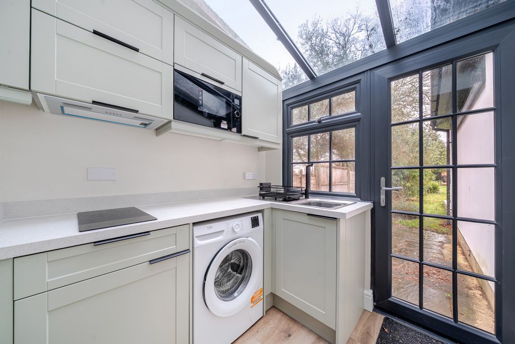 Property photo 1 of 14 1399726-10-69662d...