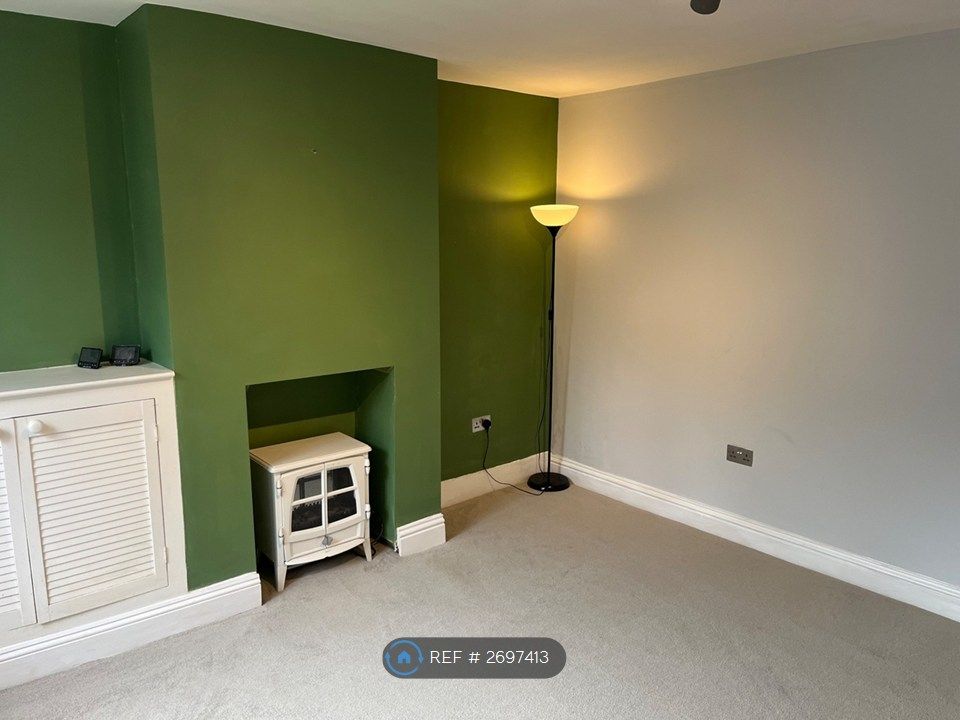 Property photo 3 of 11 Living Room