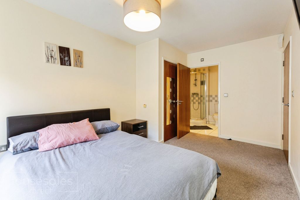 Property photo 3 of 13