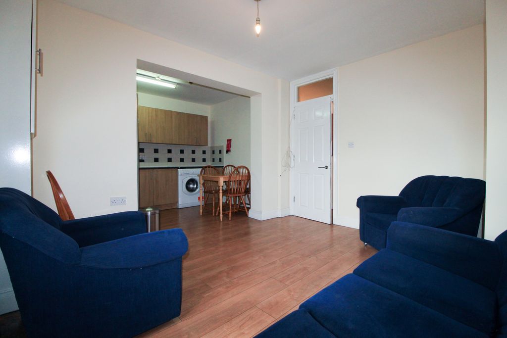 Property photo 3 of 18 Gallery