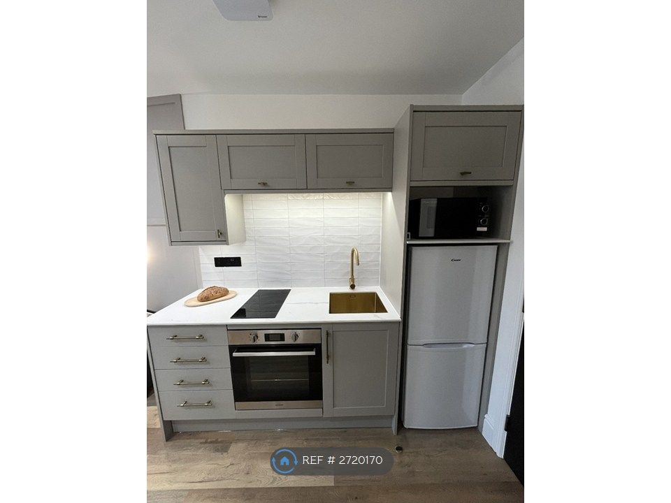 Property photo 3 of 8 Room 12 Kitchen